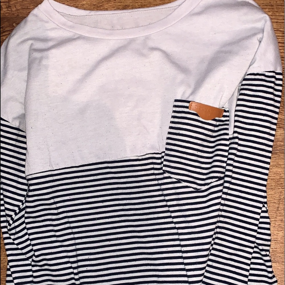 Long sleeve shirt, slightly cropped